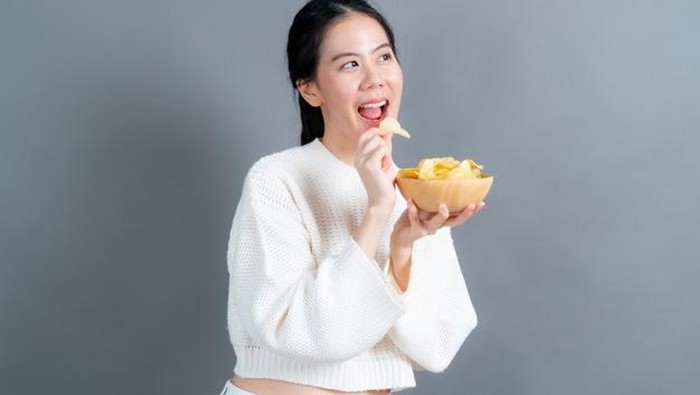 Ketahui Kepribadian Berdasarkan Camilan Favorit, Benarkah Si Ambisius Suka Keripik Kentang?/Foto: freepik.com