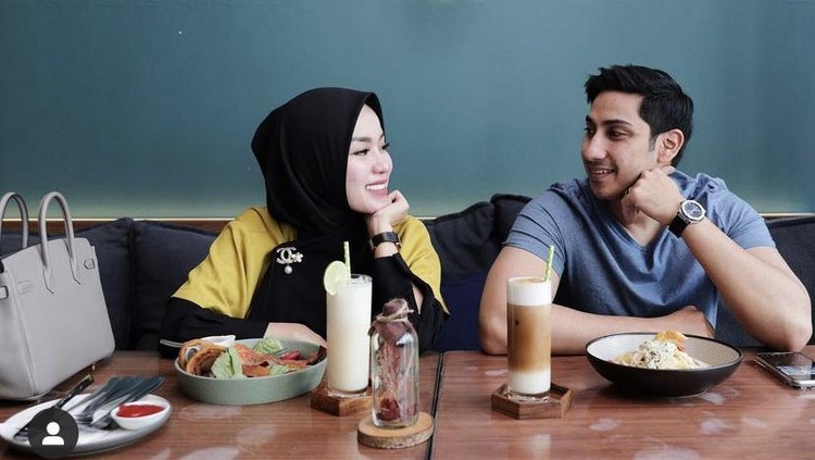 Medina Zein, Kolektor Tas Mahal yang Juga Sering Makan di Restoran Mewah Medina Zein, Kolektor Tas Mahal yang Juga Sering Makan di Restoran Mewah