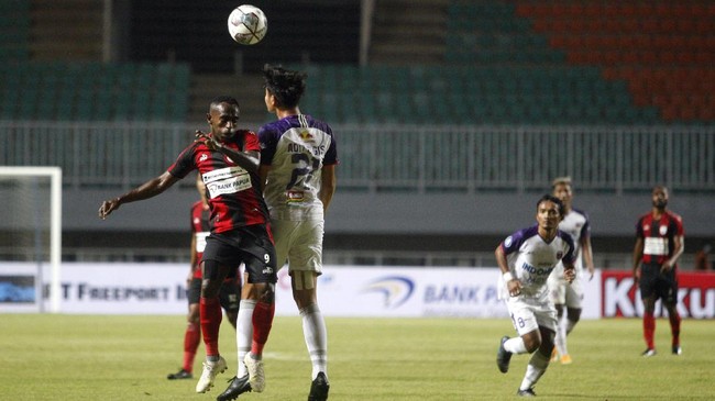 Persipura Jayapura yang legendaris di Liga Indonesia pun terancam turun kasta dari Liga 1.