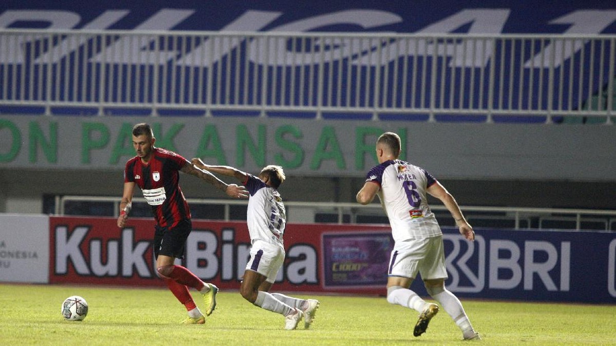 FOTO: Momen Persipura Kalah 1-2 dari Persita di Liga 1 2021