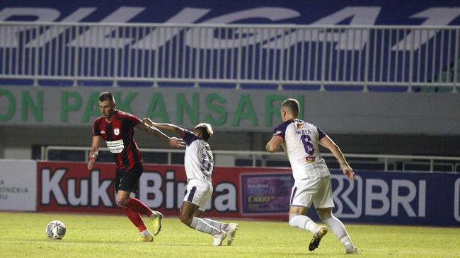 Persipura Jayapura berhasil mengalahkan Bhayangkara FC pada pertandingan Liga 1 2021/2022 di Stadion Kapten I Wayan Dipta, Gianyar, Rabu (16/3) sore WIB.