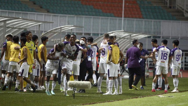 Operator kompetisi PT Liga Indonesia Baru (LIB) mengakui belum semua pemain Liga 1 2021 mendapatkan dua dosis vaksin Covid-19.