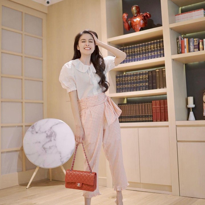 <p>Bak hotel bintang lima, rumah Sandra Dewi juga memiliki lift lho, Bunda. (Foto: Instagram @sandradewi88)</p>