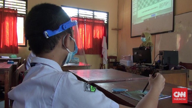 Acara takziah seorang guru memicu sebuah klaster di dua sekolah di Bantul, DIY. Pelan tapi pasti klaster ini menularkan virus corona hingga Sleman.