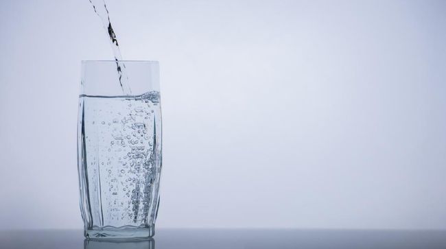 Air soda adalah air berkarbonasi atau air yang diberi tambahan gas karbon dioksida di bawah tekanan. Berikut manfaat air soda.