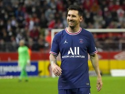 Akhirnya Messi Foto di Depan Menara Eiffel