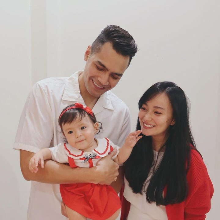 <p>Aktris cantik Asmirandah tengah menikmati perannya sebagai seorang Bunda. Tujuh tahun menanti momongan, ia dan Jonas Rivanno kini bahagia mengasuh putrinya yang bernama Chloe Emanuelle Van Wattimena. (Foto: Instagram @asmirandah89)</p>