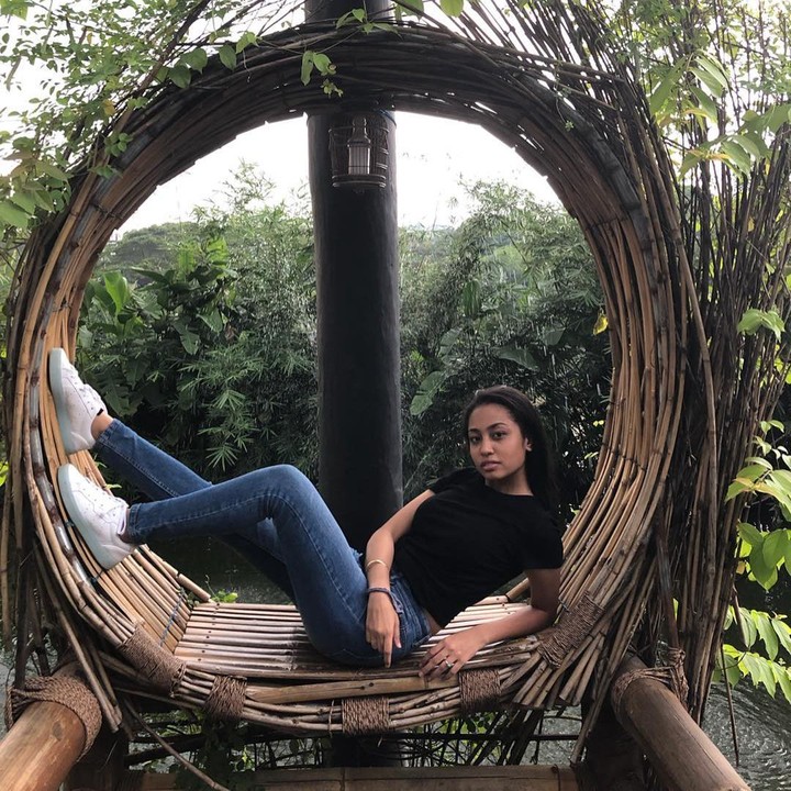 <p>Memiliki paras cantik, membuat Athalia dikenal oleh banyak netizen nih, Bunda. Akun Instagramnya bahkan sudah mencapai lebih dari 67 ribu pengikut, lho. (Foto: Instagram: @athalialemos)</p>
