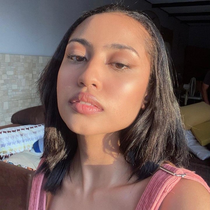 <p>Sama seperti kebanyakan wanita pada umumnya, Athalia juga suka memoleskan make-up ke wajahnya nih, Bunda. Riasan ini bikin Athalia punya kesan wajah yang dewasa, ya. (Foto: Instagram: @athalialemos)</p>