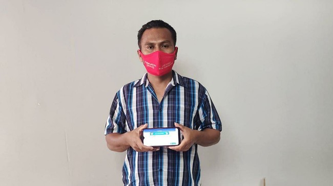 Ama, salah satu peserta JKN-KIS, menyatakan aplikasi Mobile JKN sangat mudah diakses kapan dan di mana saja.