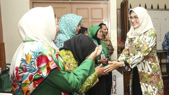 Selama hampir 18 tahun, Kabupaten Probolinggo dikuasai sejoli Puput Tantriana dan Hasan Aminuddin. Kuasa itu berujung keduanya terjaring OTT KPK.