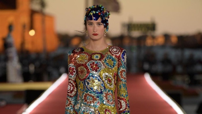 Dolce & Gabbana Adakan Fashion Show Secara Meriah di Venice, Demi Pulihkan Nama Baik dan Bisnis Pasca Kontroversi
