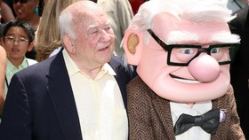 Ed Asner, Pengisi Suara Kakek di Film Up Meninggal Dunia