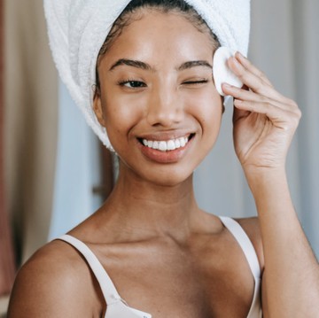 img-title 5 Kesalahan Saat Pakai Cleansing Oil yang Tidak Kamu Sadari, Hati-hati Bikin Iritasi!