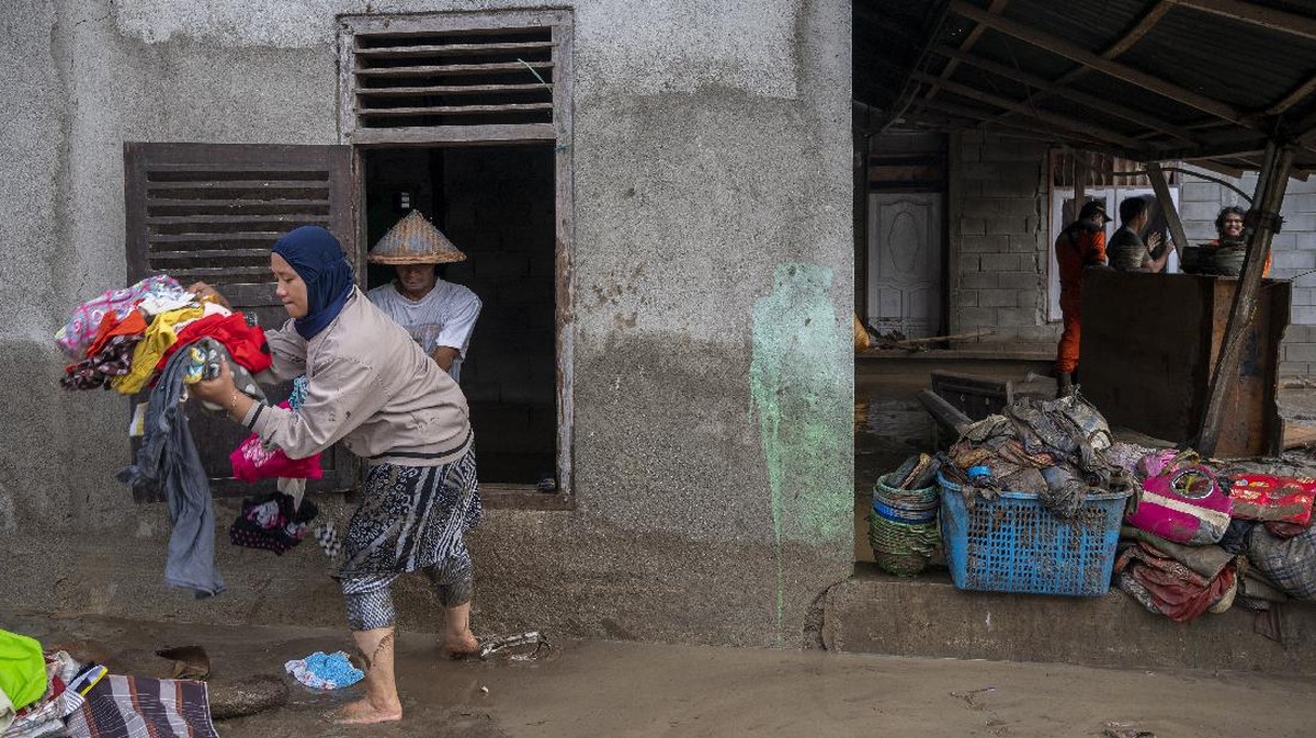 FOTO: Banjir Bandang Terjang Desa Rogo