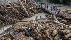7 Wisatawan Terseret Banjir Bandang di Kolam Abadi Teroh Teroh Sumut