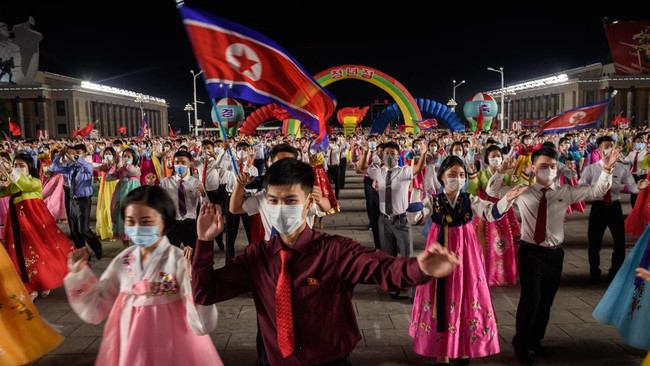 FOTO: Dansa Gembira Kawula Muda Korea Utara
