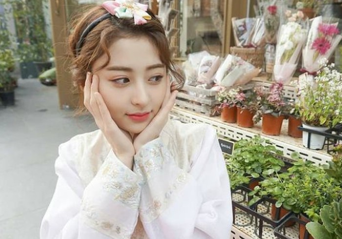 Heo Yun Jin juga pernah dikabarkan kalau jadi kandidat kuat sebagai peserta I-LAND versi wanita. Belum sempat dikonfirmasi, Heo Yun Jin kembali dikabarkan akan bergabung dengan girl group baru Source Music. (Foto: Instagram.com/yunjinsite)