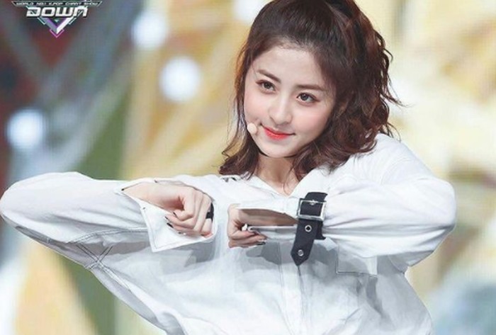 Heo Yun Jin mempunyai keahlian bernyanyi. Ia bahkan menjadi salah satu vokalis terbaik dari seluruh peserta Produce48. (Foto: Instagram.com/yunjinsite)
