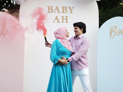 7 Potret Bahagia Aurel Hermansyah saat Umumkan Jenis Kelamin Calon Bayi