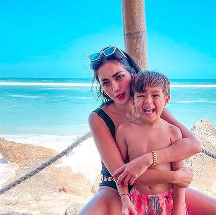 <p>El Barack kini sudah duduk di bangku SD, Bunda. Tahun lalu, ia lulus dari TK-nya dan Jedar beri doa yang bikin haru. (Foto: Instagram @inijedar)</p>