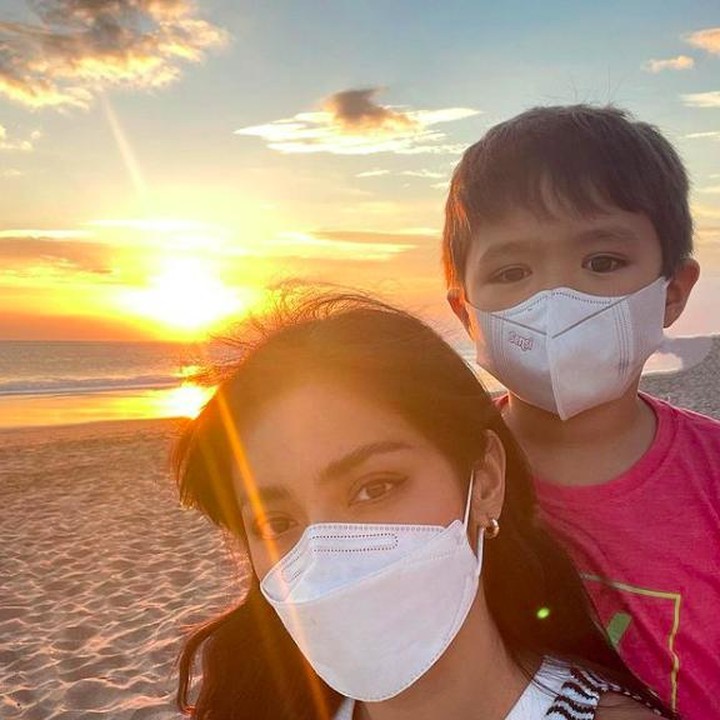 <p>Dalam doanya, Jedar mendoakan agar El Barack tumbuh menjadi calon pemimpin, paling pintar, cerdas. El Barack juga didoakan agar menjadi anak yang bahagia. (Foto: Instagram @inijedar)</p>
