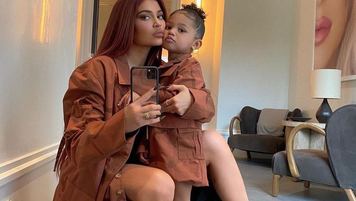 Dikabarkan Hamil Anak Kedua, Begini Mother-Daughter Goals ala Kylie Jenner dan Stormi Webster