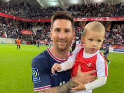 Messi Debut di PSG, Kiper Lawan Ajak Anaknya Minta Foto