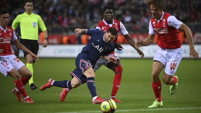Pemain Reims, Andrew Gravillon, gagal mendapatkan jersey pemain baru Paris Saint-Germain (PSG), Lionel Messi.