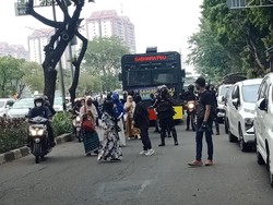 Sempat Bertahan di Sekitar PT DKI, Massa HRS Bubar Usai Diberi Imbauan