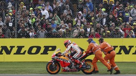 Marquez Tabrak Martin, Bos Honda Ikut Minta Maaf