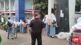 PTM di DKI, Orangtua Pengantar Sempat Picu Kerumunan Sekolah