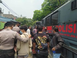 Polisi Amankan 15 Orang Pendukung HRS di Demo PT DKI Jakarta