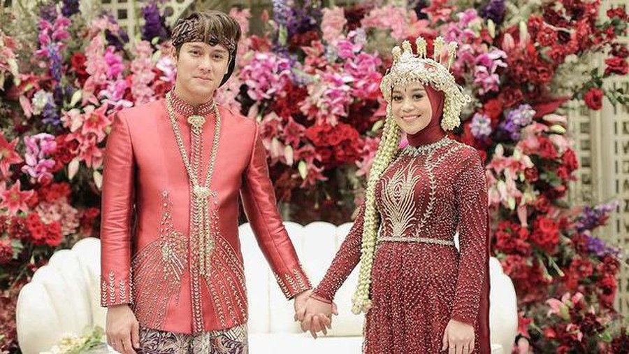 Acara tasyakuran Lesti Kejora dan Rizky Billar digelar dengan dua tema. Yuk intip tema yang didominasi warna merah ini!