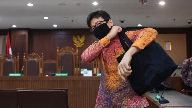 Pengadilan Negeri Jakarta Pusat telah memvonis bebas bos PT Borneo Lumbung Energi & Metal (PT BLEM) Samin Tan. Dia pun dibebaskan dari Rutan Polres Jakpus.