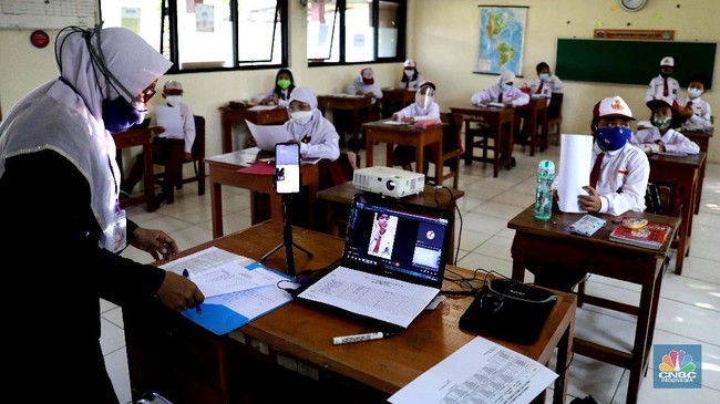 Dasco Turun Tangan, Urus Nasib 172.323 Guru Honorer pada 2027