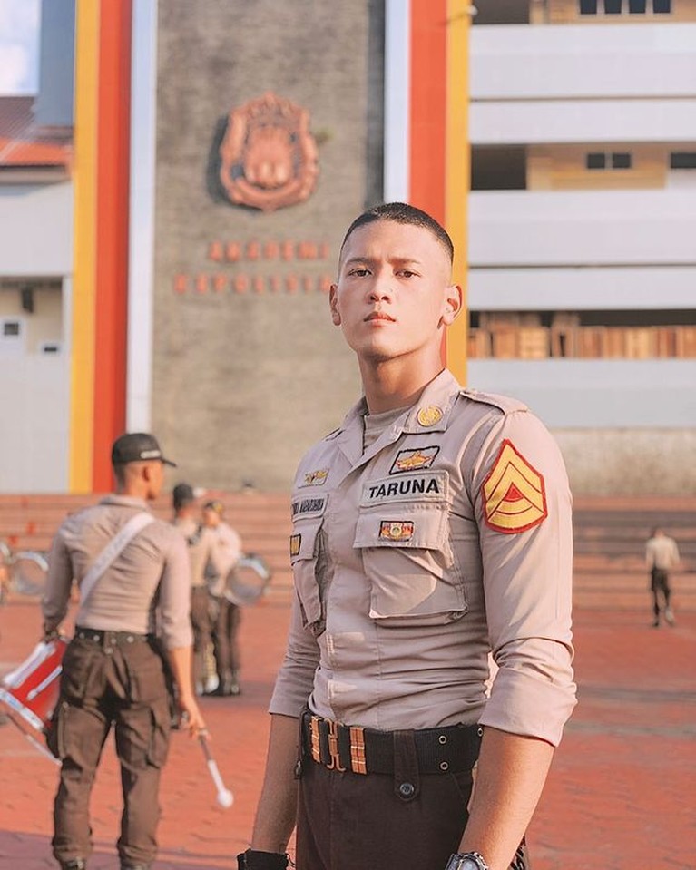 Sosok Andika Mahardika Taruna Akpol Tampan Anak Bupati & Cucu Eks Kapolri Andika Mahardika seorang taruna Akpol yang jadi sorotan karena wajah tampannya. Yuk intip potretnya!