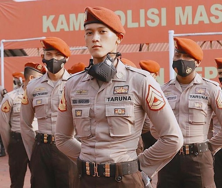 Sosok Andika Mahardika Taruna Akpol Tampan Anak Bupati & Cucu Eks Kapolri Andika Mahardika seorang taruna Akpol yang jadi sorotan karena wajah tampannya. Yuk intip potretnya!
