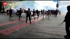 VIDEO: Bentrokan Polisi Lawan Pendukung Rizieq Shihab