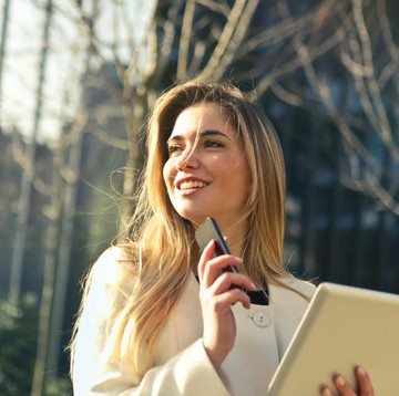 img-title Akhirnyaaa Akan Balik Kantor! Ini 5 Tips Makeup Supaya Kamu Lebih Bersemangat
