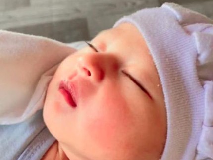 Bayi Baru Lahir Langsung Viral di TikTok, Cantiknya Alami dari Kecil Bun
