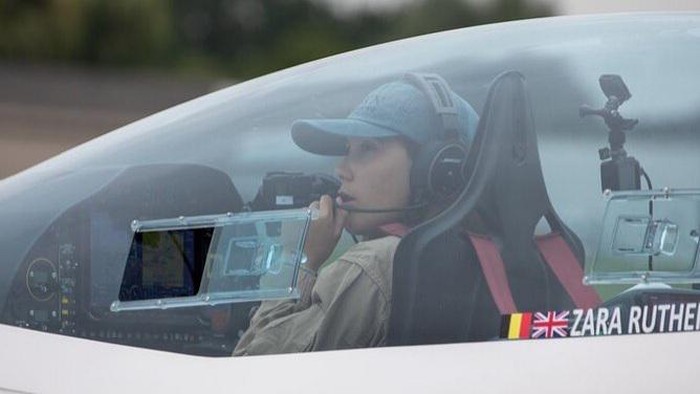 Mengenal Zara Rutherford, Pilot Perempuan Termuda yang Terbang Solo Keliling Dunia