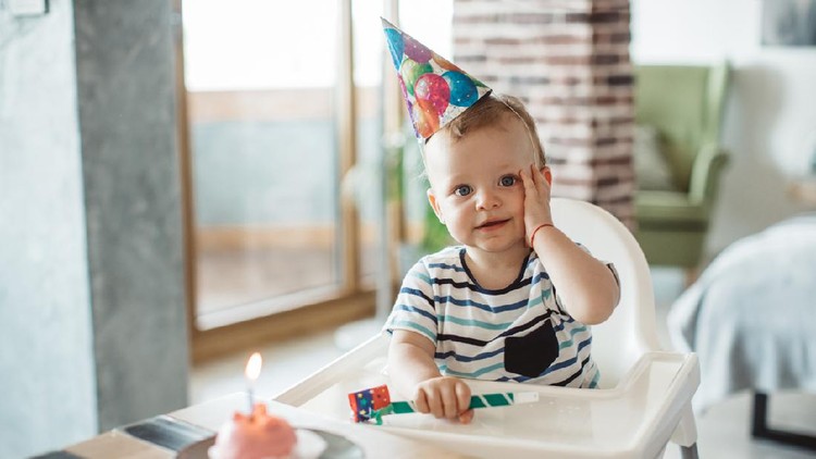 Bayi Ulang Tahun Bayi Ulang Tahun