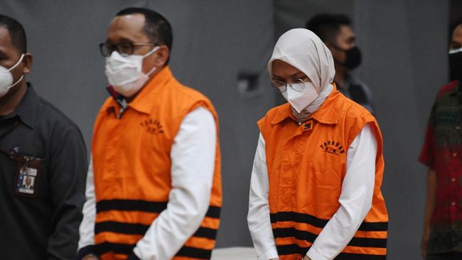 KPK Geledah 8 Tempat Terkait Kasus TPPU Bupati Probolinggo KPK menggeledah delapan tempat terkait dugaan penerimaan gratifikasi dan Pencucian Uang Bupati Probolinggo nonaktif Puput Tantriana Sari dan suaminya.