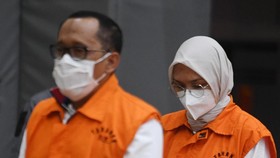 Suami Bupati Probolinggo Punya 'Paraf Sakti' Atur Calon Kades