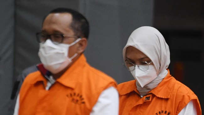 ASN yang dicalonkan menjadi kepala desa harus memiliki syarat khusus mendapat persetujuan dari Hasan Aminuddin dalam bentuk paraf nota dinas.