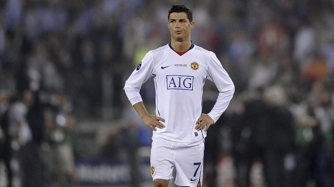 Video yang menunjukkan Cristiano Ronaldo mengikuti latihan perdana bersama Manchester United di Carrington viral.
