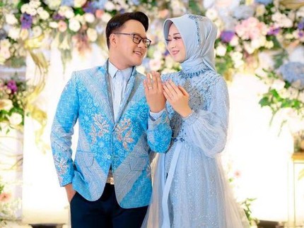 7 Potret Lamaran Danang DA dan Calon Istri Dokter Cantik Lulusan UGM