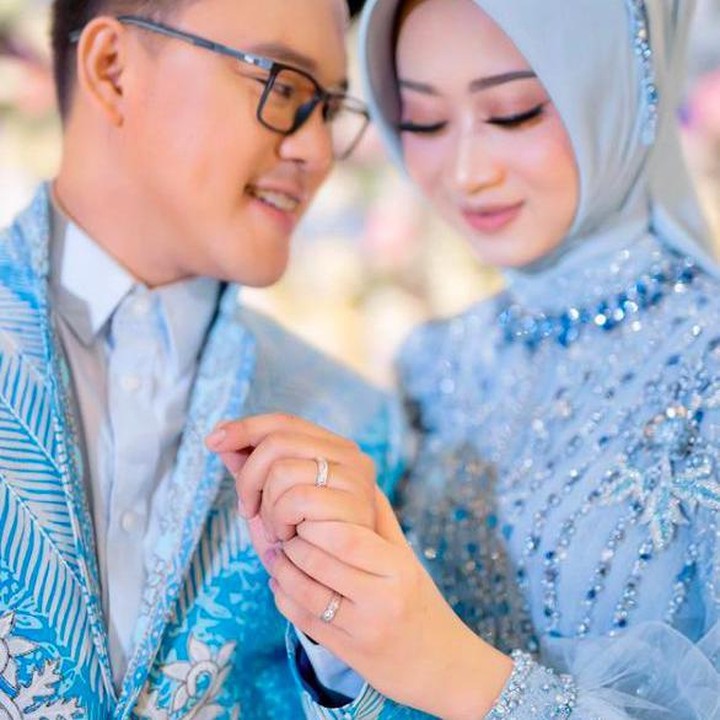 <p>Penyanyi dangdut Danang DA baru-baru ini, tepatnya pada 29 Agustus, ia berbagi kabar bahagia, Bunda. Ia baru saja melamar gadis pujaan hatinya, Hemas Nura. (Foto: Instagram The Caramelz via @danang_official91)</p>