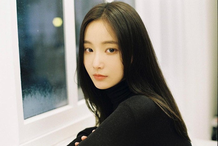 Dispatch menduga bahwa Yeonwoo dan Lee Min Ho sudah berpacaran selama 5 bulan. Namun, hal tersebut dibantah dengan tegas oleh agensi Lee Min Ho. (Foto: Instagram.com/chloelxxlxx)